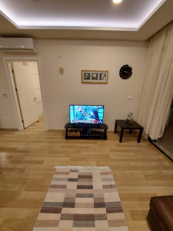 аренда квартиры 1+1 с мебелью в жк с бассейном в Балатчик Измир