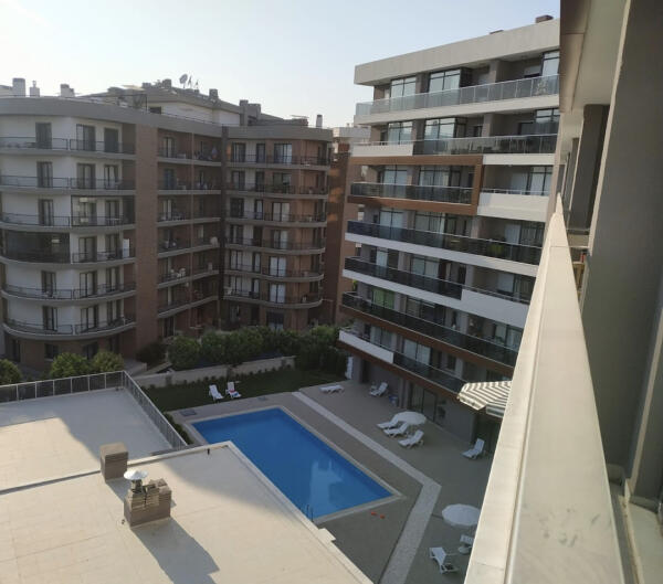 flat in İzmir selling with pool for foreigners