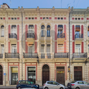 Покупка здания в Валенсии под инвестиции в историческом центре города