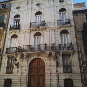 Продажа здания дворцовой типологии в Валенсии / Испания
